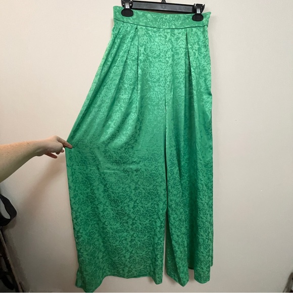 ELEGANT KELLY GREEN Wide Leg Satin Floral Formal Statement Trousers Size 6 Funky - Picture 5 of 10